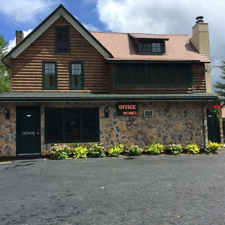 أولد فورغ Pine Knoll Hotel Lakeside Lodge & Cabin المظهر الخارجي الصورة