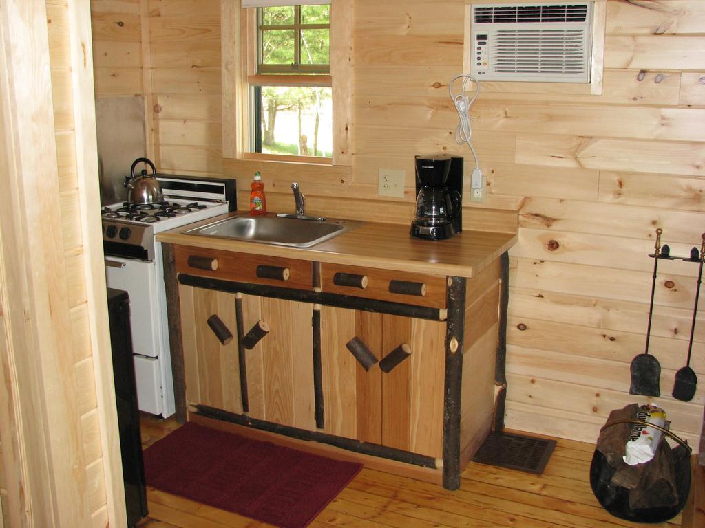أولد فورغ Pine Knoll Hotel Lakeside Lodge & Cabin الغرفة الصورة