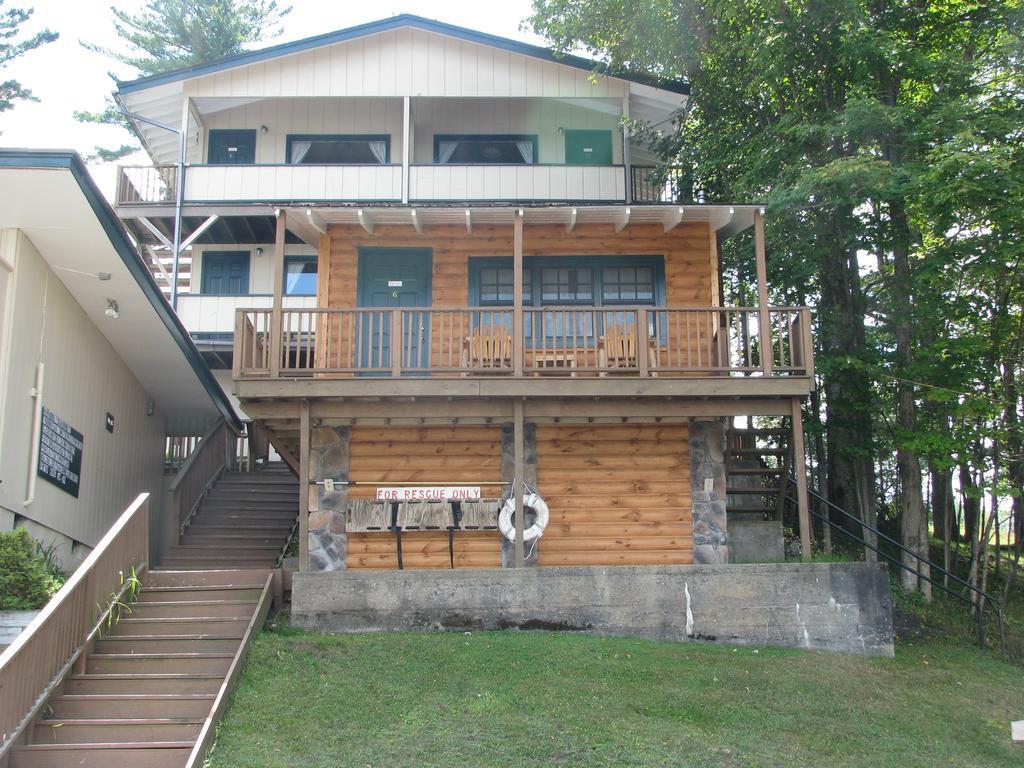 أولد فورغ Pine Knoll Hotel Lakeside Lodge & Cabin المظهر الخارجي الصورة