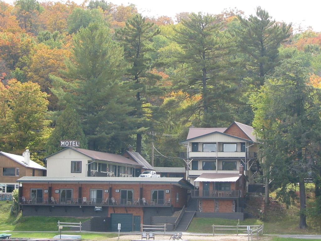 أولد فورغ Pine Knoll Hotel Lakeside Lodge & Cabin الغرفة الصورة