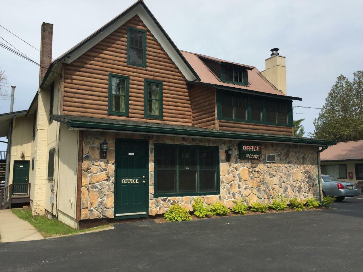 أولد فورغ Pine Knoll Hotel Lakeside Lodge & Cabin المظهر الخارجي الصورة