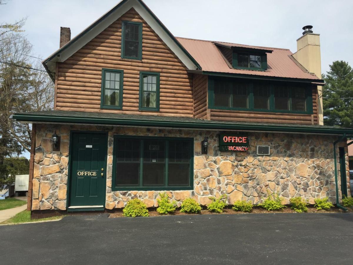 أولد فورغ Pine Knoll Hotel Lakeside Lodge & Cabin المظهر الخارجي الصورة