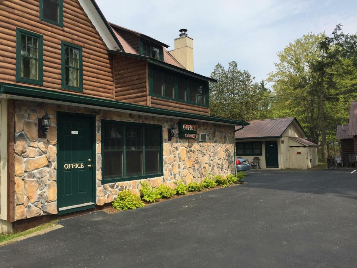 أولد فورغ Pine Knoll Hotel Lakeside Lodge & Cabin المظهر الخارجي الصورة