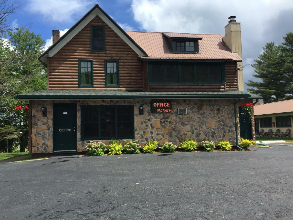 أولد فورغ Pine Knoll Hotel Lakeside Lodge & Cabin المظهر الخارجي الصورة