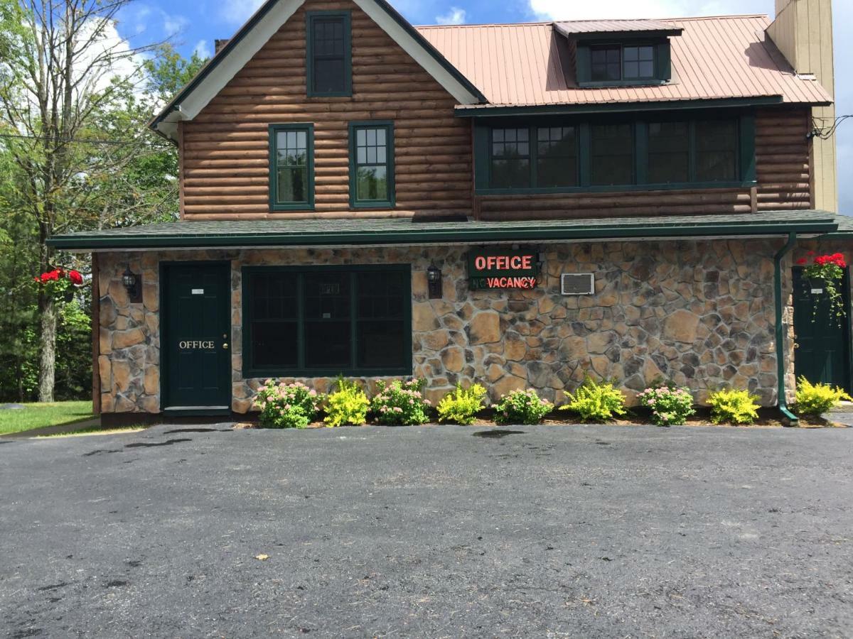 أولد فورغ Pine Knoll Hotel Lakeside Lodge & Cabin المظهر الخارجي الصورة
