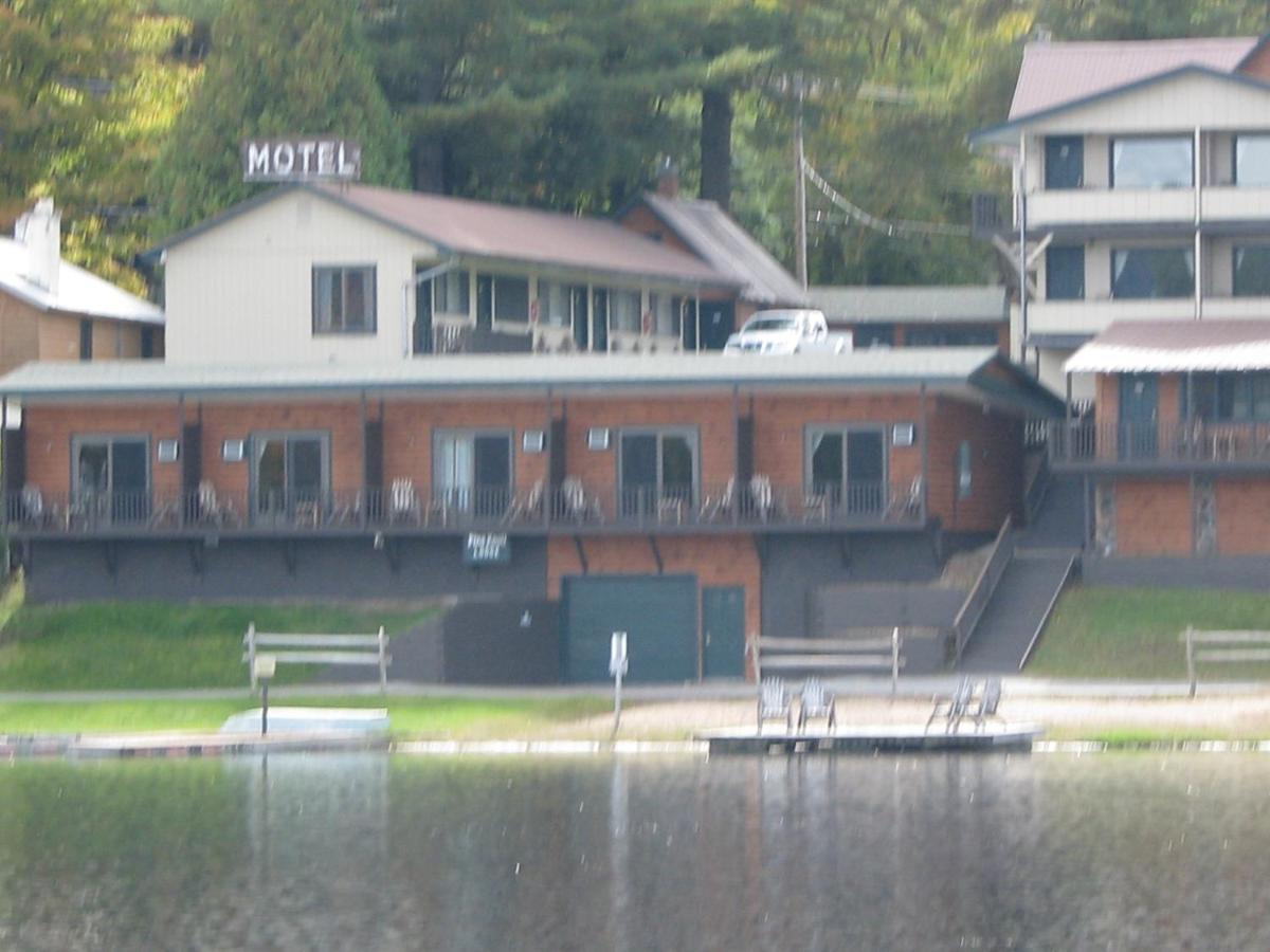 أولد فورغ Pine Knoll Hotel Lakeside Lodge & Cabin المظهر الخارجي الصورة
